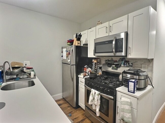 Building Photo - 255 Paris St