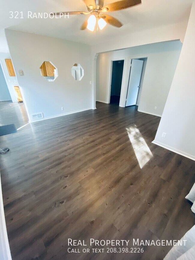 Building Photo - 3 bedroom 1 bath home