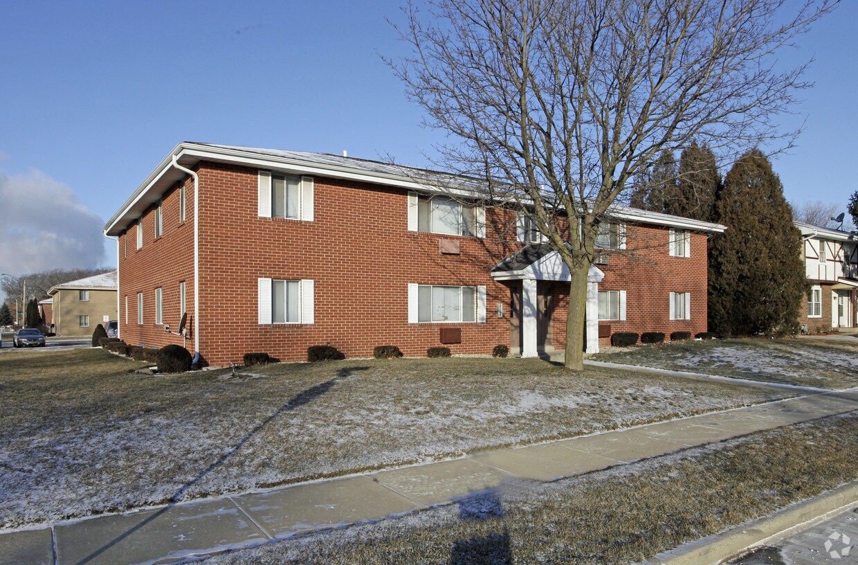 9048 15th Ave, Pleasant Prairie, WI 53158 Apartments in Pleasant