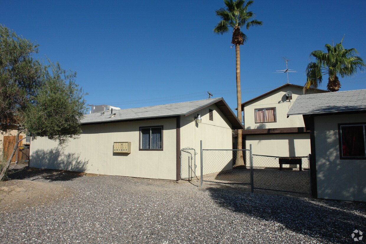 Primary Photo - 2215 Stewart Ave
