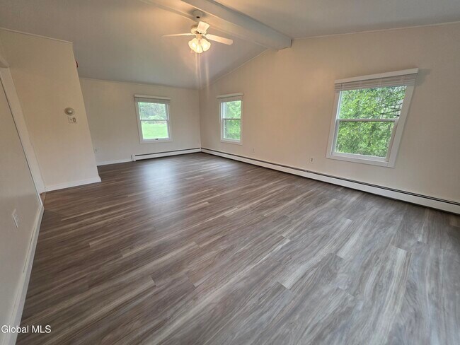 Foto del edificio - 112 Carriage House Ln