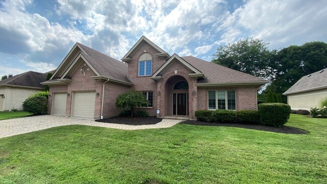 Building Photo - Gated community! Ranch style Home for leas...