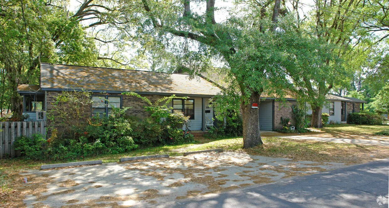 Building Photo - 207-215 Rivoli Rd