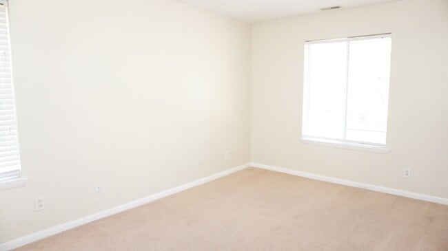 Building Photo - 3374 Galleria Dr