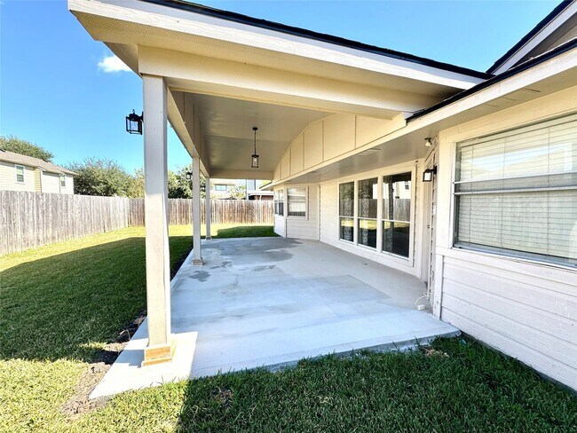 Building Photo - 2510 Carriage Ln