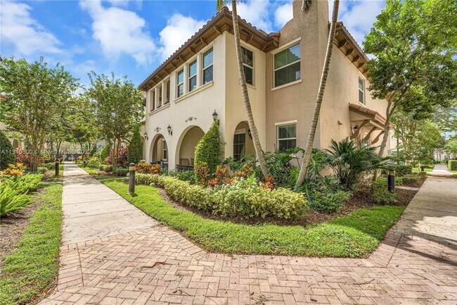 Building Photo - 2957 St Thomas Dr