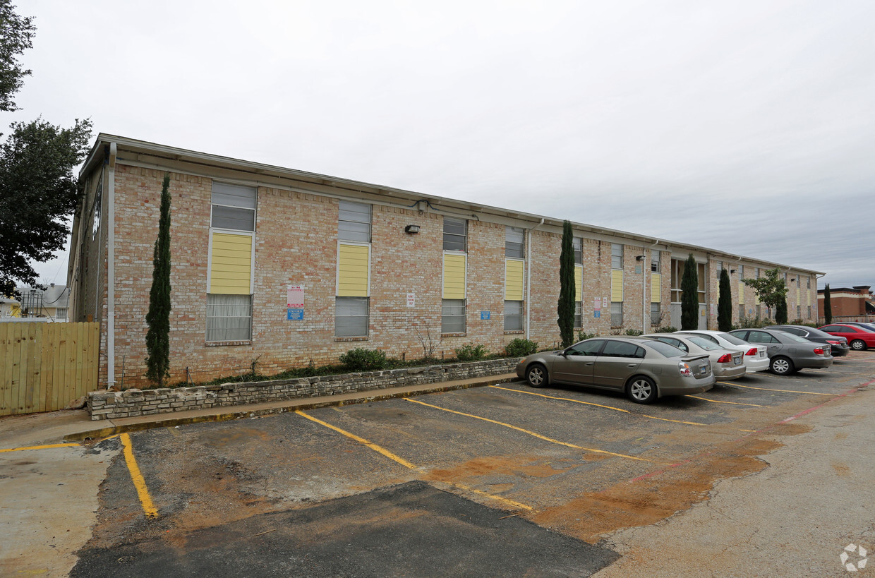 Building Photo - Oxford Apartments