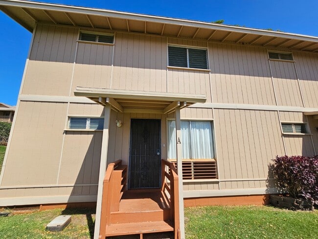 Building Photo - 3 bedroom, 1.5 bathroom and 2 parking condo.