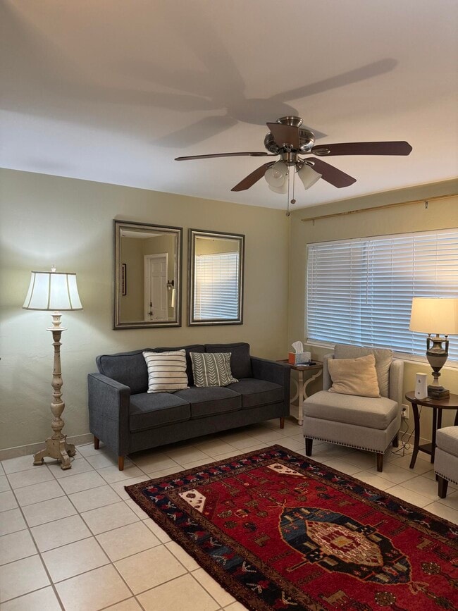 Foto del edificio - 3362 Cynthia Ln