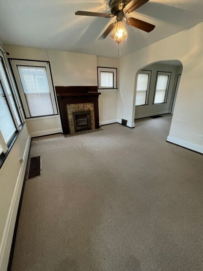 Foto del edificio - 1053-1055 W 25th St