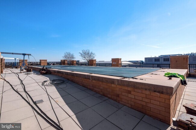 Building Photo - 910 M St NW