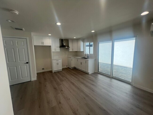 Foto del edificio - 7317-7321 Garden Grove Avenue
