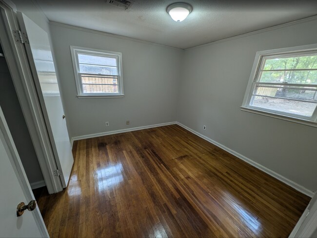 Foto del edificio - 1130 Lombard Dr