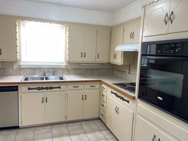 Foto del edificio - Cutest 3 bed 1.5 bath in Bethany!