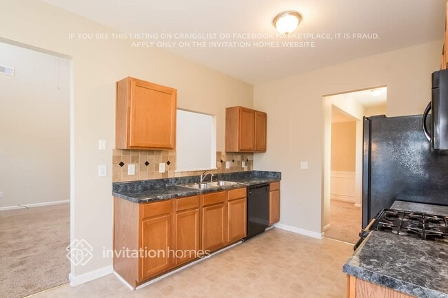 Building Photo - 330 Fairpointe Pl