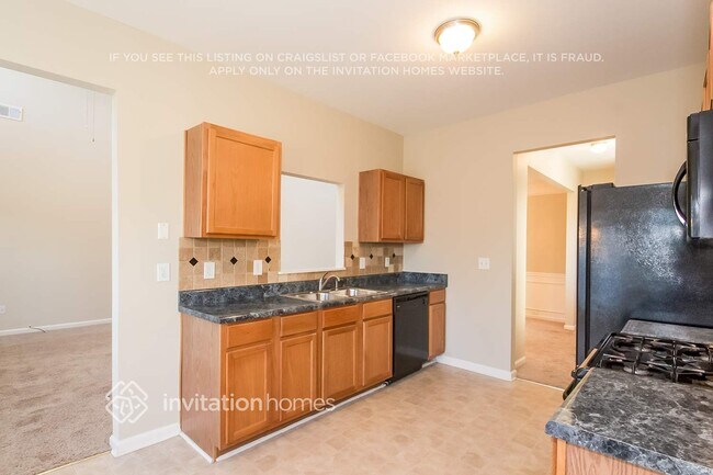 Foto del edificio - 330 Fairpointe Pl