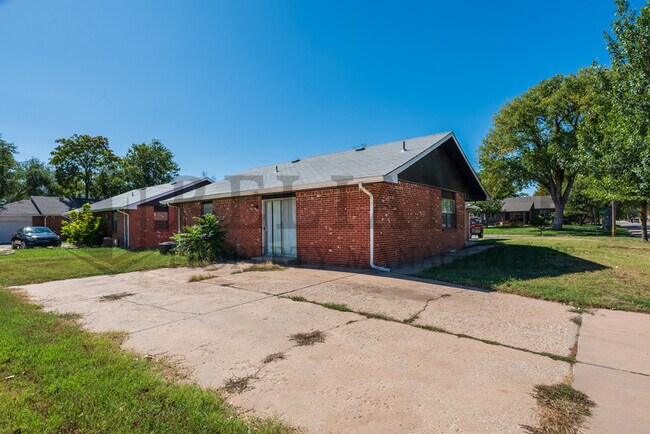 Foto del edificio - 1158 N Edwards