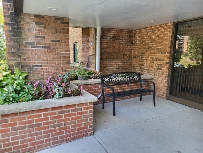 Building Photo - 7510 Farmingdale Dr