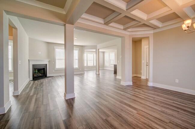 Foto del edificio - Gorgeous 4 BR, 3BA, Home with Loft, and 2 ...