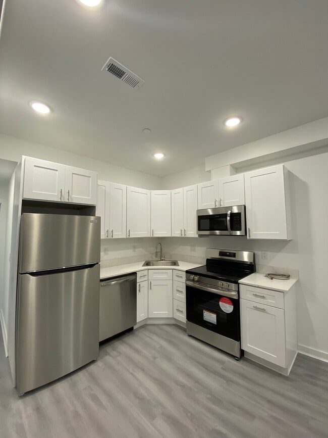 Building Photo - 624 N 38th St
