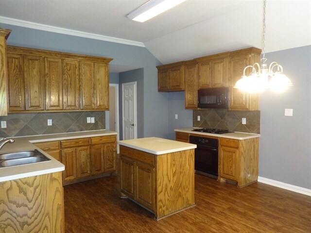 Foto del edificio - 500 Hidden Meadow Ct