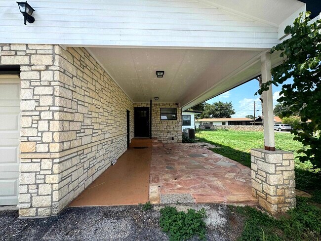 Building Photo - 101 Lake Breeze Dr
