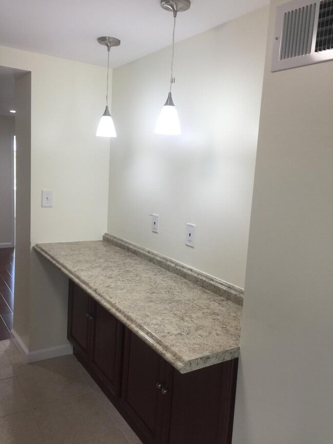 Foto del edificio - 1129 Carpenter St