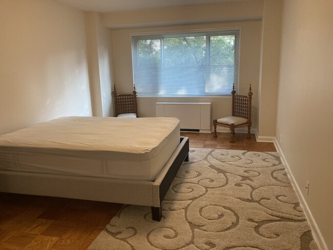 Foto del edificio - 4201 Cathedral Ave NW