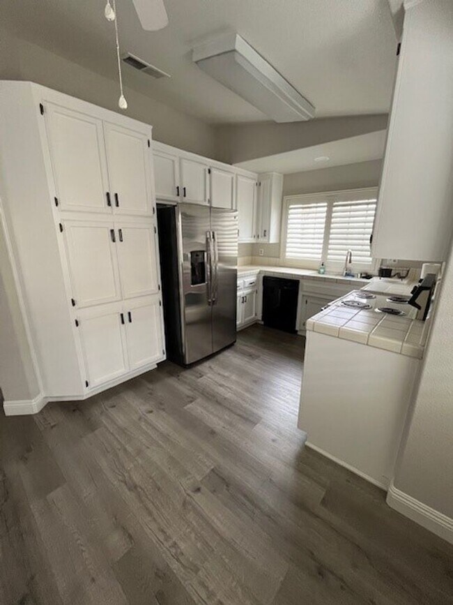 Foto del edificio - 8621 Willow Spring Ct