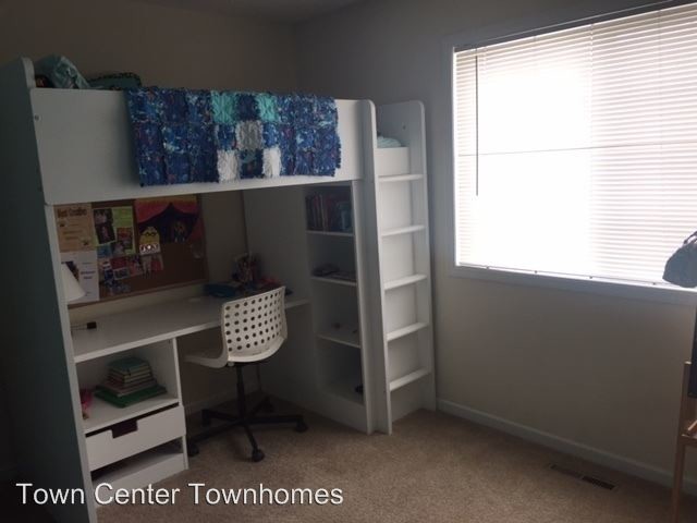 Building Photo - 11800 Town Center Dr