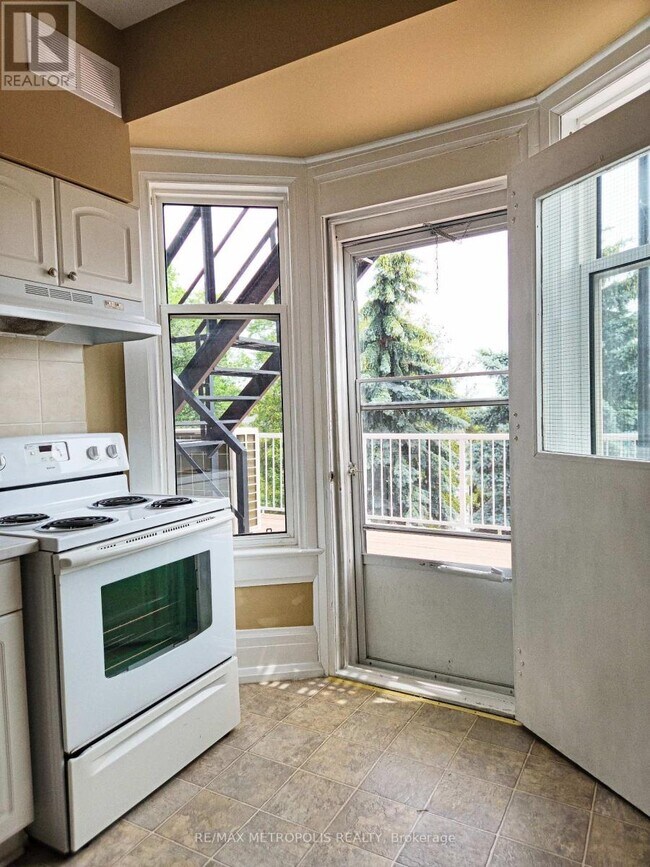 Photo du bâtiment - 1110 Simcoe St S
