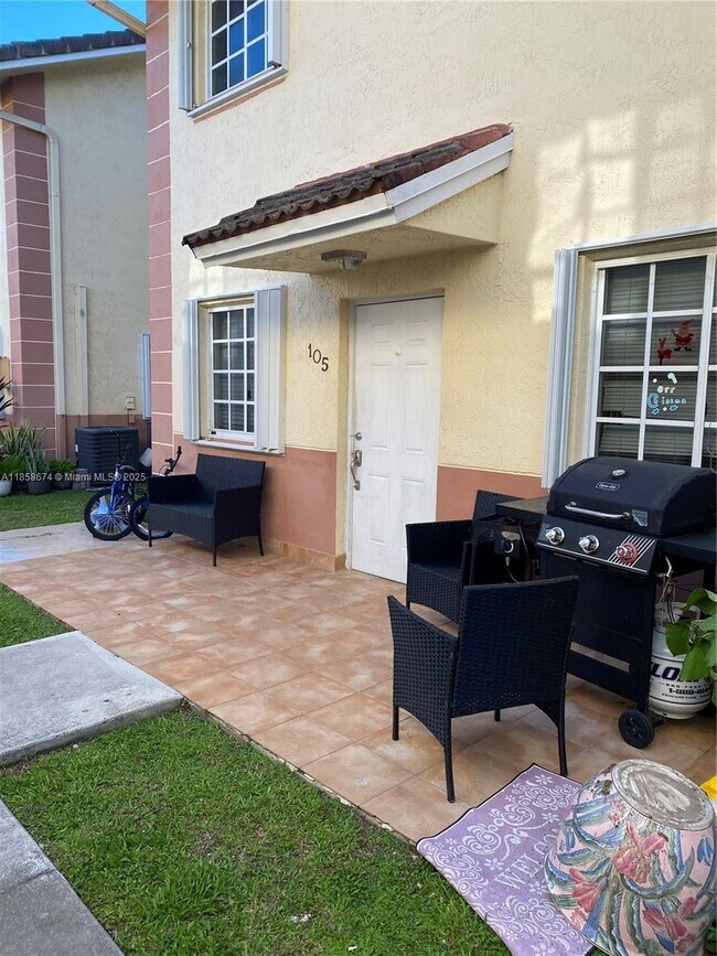 Foto del edificio - 6763 NW 182nd St