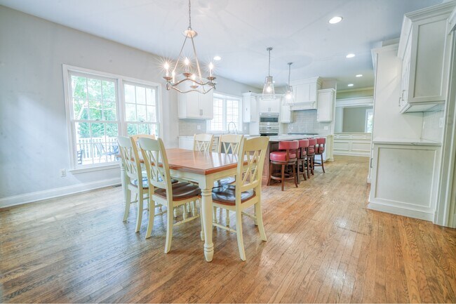 Building Photo - 1 White Oak Ridge Ct