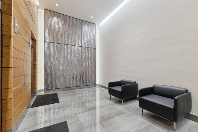 Foto del edificio - 350 N Main St