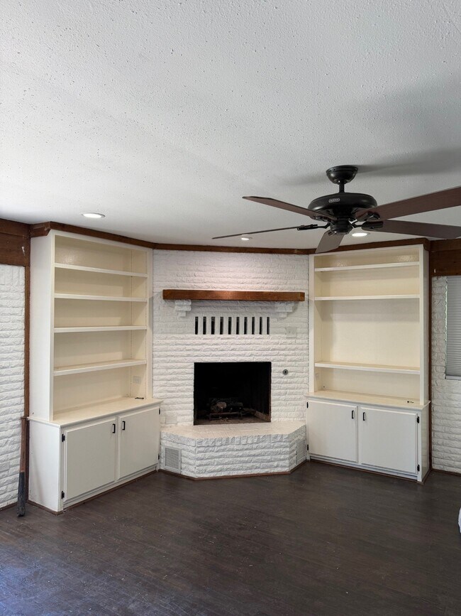 Foto del edificio - 200 Cowles Ave