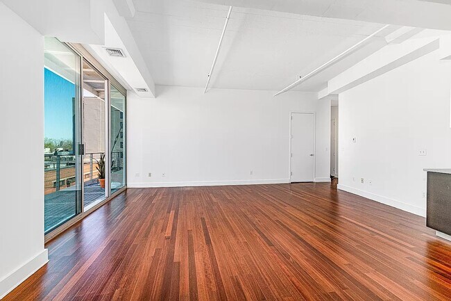 Building Photo - 99 Gold Street