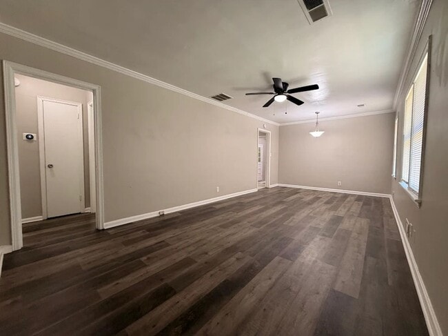 Building Photo - 3 Bed, 1 bath in Decatur!