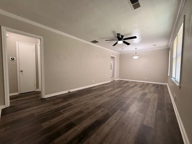 Foto del edificio - 3 Bed, 1 bath in Decatur!