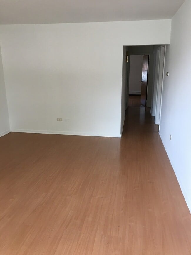 Building Photo - 8248 W Forest Preserve Dr