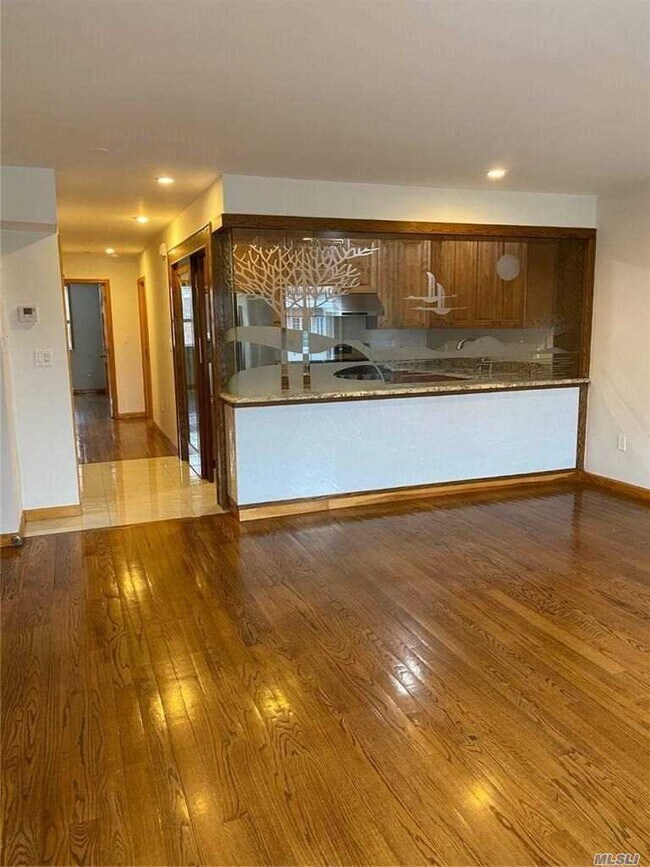 Building Photo - 319-19 Soundview Ln