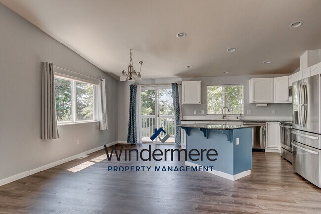 Foto del edificio - 3 Bed 2 Bath Pet Friendly Home
