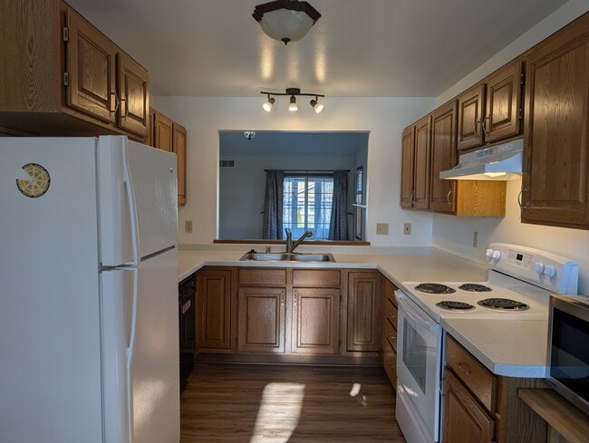 Kitchen - N58W23824 Hastings Ct