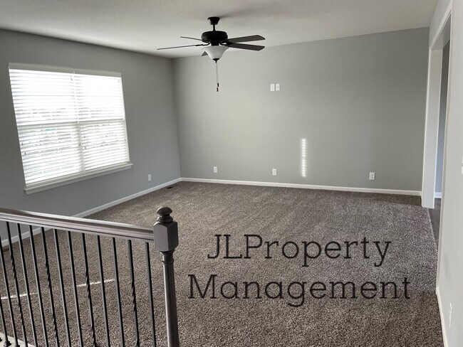 Foto del edificio - 703 SW Powell Dr