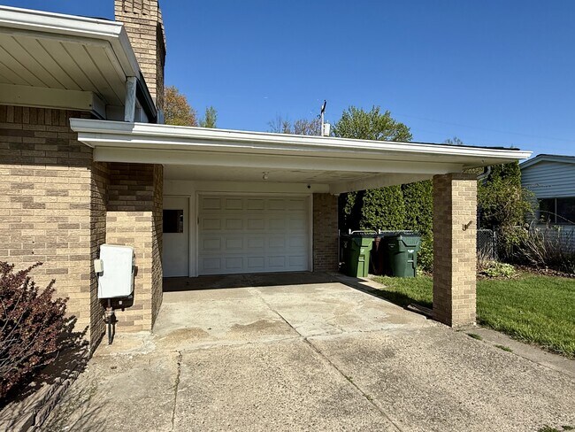 Building Photo - 52678 Pappy Ln