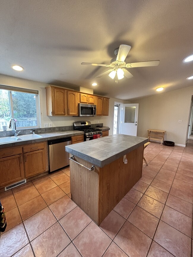 Building Photo - 10389 N Ponderosa Way