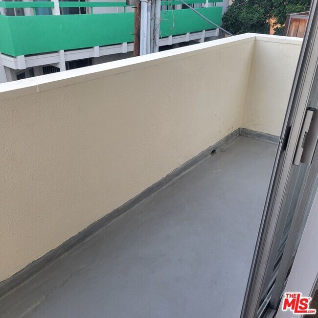Building Photo - 1203 Kings Rd