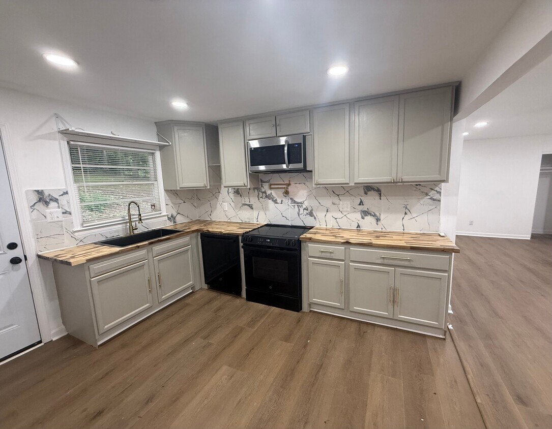 Building Photo - 4064 Canby Ln