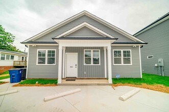 Building Photo - 845 Long Dr