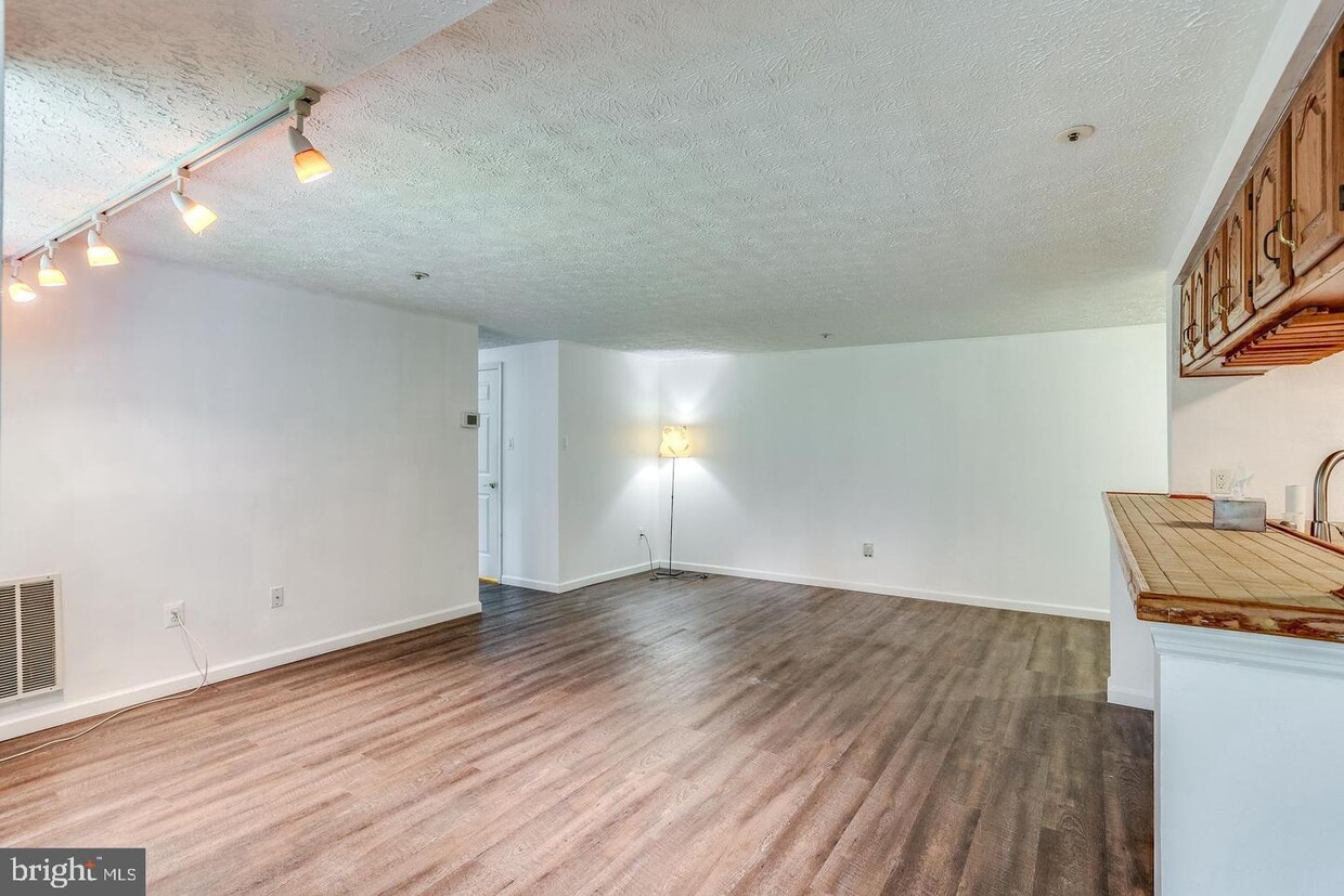 Foto principal - 1303 Cedar Crest Ct S