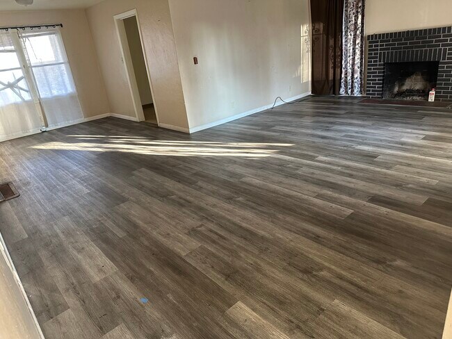 Foto del edificio - 1748 West Ln